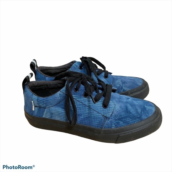 Toms Blue Low Top Sneaker Sz 2 Kids Lace Up - Picture 1 of 9